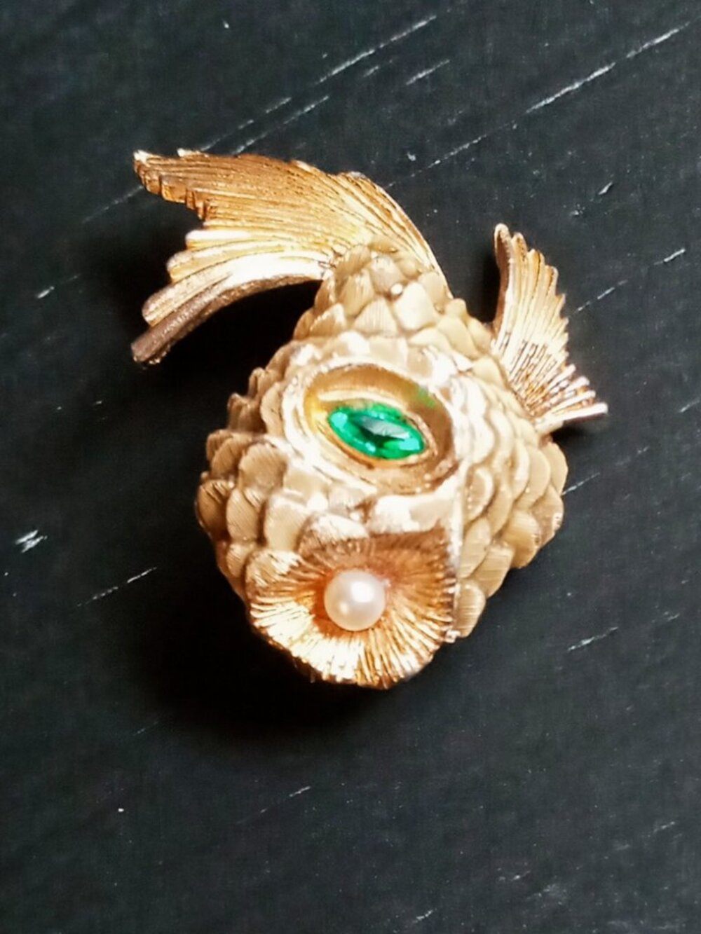 Vintage Signed ©Ledo Pufferfish Brooch Gold Tone Emerald Green Eye Pearl Accent - Picture 12 of 16
